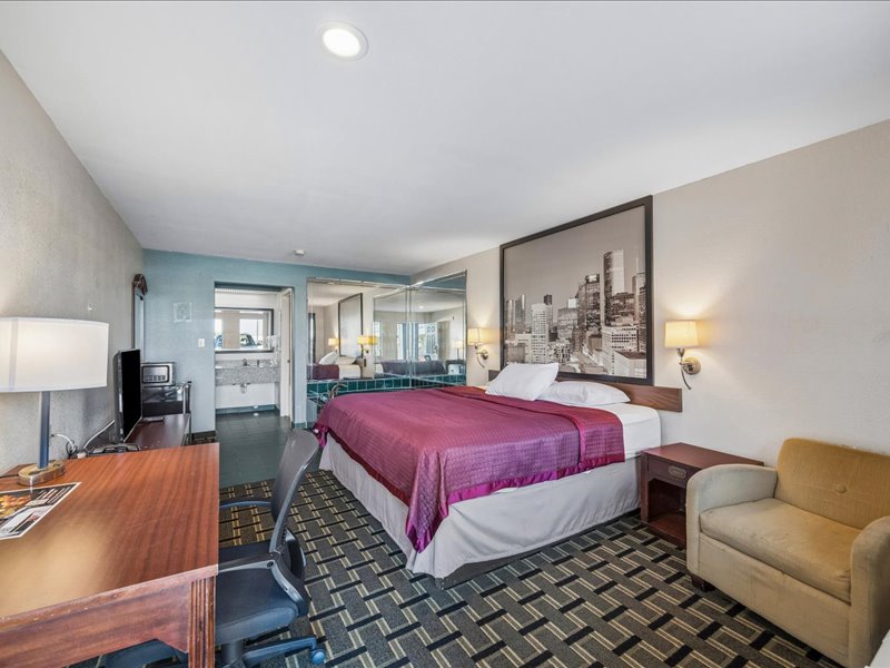 Deluxe room at Hotel Blue Baytown with king bed and lounge area